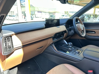 CX-60(マツダ)ディーラ-試乗車 後席から見た前席