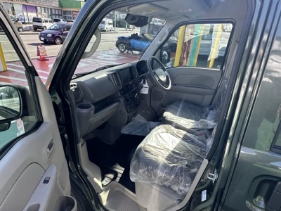 エブリイバン(スズキ)届出済未使用車 後席から見た前席