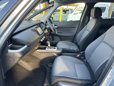 フィット(ホンダ)中古車 前席内装