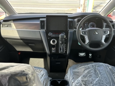 デリカD:5 4WD(三菱)レンタ登録済未使用車 内外装写真