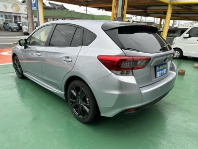 インプレッサスポーツ(スバル)中古車 後方