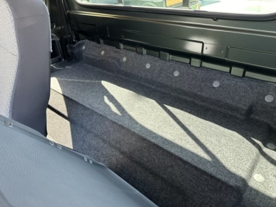 キャリートラック(スズキ)届出済未使用車 後席から見た前席