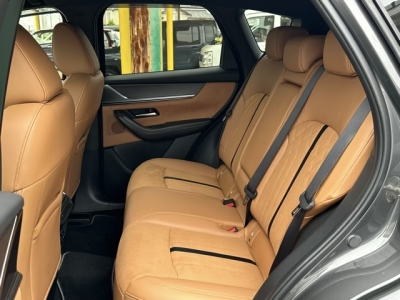 CX-60(マツダ)中古車 後席内装