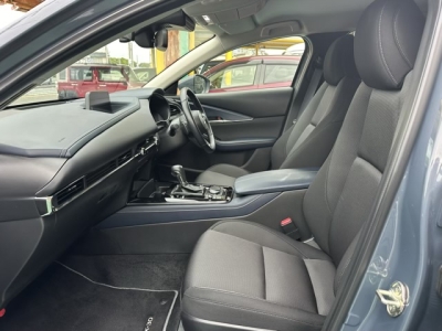 CX-30(マツダ)中古車 前席内装