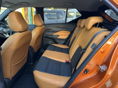 キックス(ニッサン)中古車 後席内装