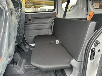 N-VAN(ホンダ)届出済未使用車 後席内装