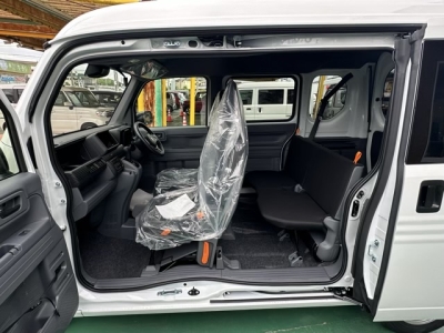 N-VAN(ホンダ)届出済未使用車 後席から見た前席