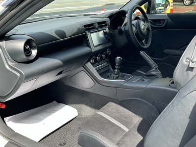 GR86(トヨタ)ディーラ-試乗車 前席内装