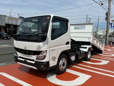キャンター(三菱)レンタ登録済未使用車 前方