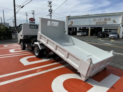 キャンター(三菱)レンタ登録済未使用車 後方