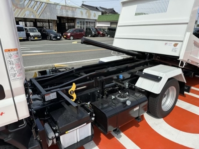 キャンター(三菱)レンタ登録済未使用車 後席から見た前席