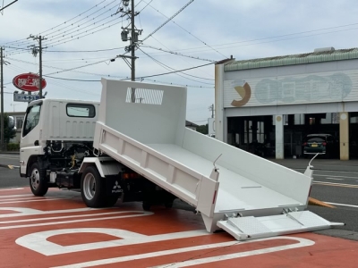キャンター(三菱)レンタ登録済未使用車 後方