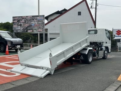 キャンター(三菱)レンタ登録済未使用車 前席内装
