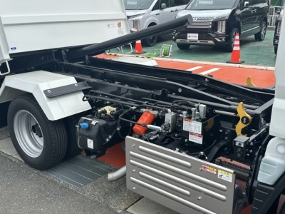 キャンター(三菱)レンタ登録済未使用車 内外装写真