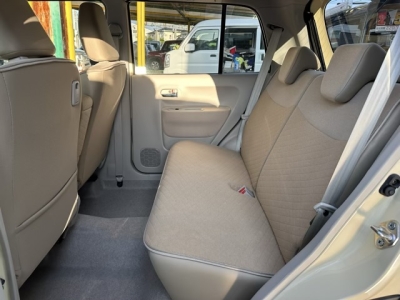 ラパン(スズキ)中古車 後席内装
