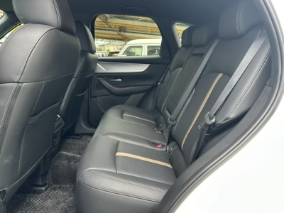 CX-60(マツダ)中古車 後席内装