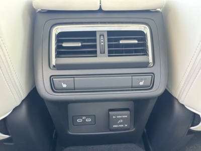 CX-60(マツダ)中古車 後席から見た前席