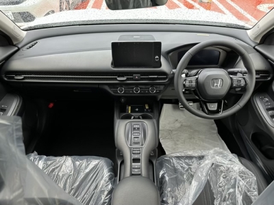 ZR-V(ホンダ)登録済未使用車 後席から見た前席