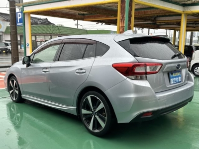インプレッサスポーツ(スバル)中古車 後方