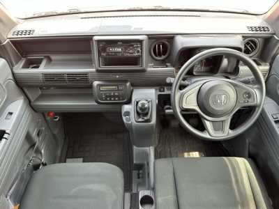 N-VAN(ホンダ)中古車 後席から見た前席