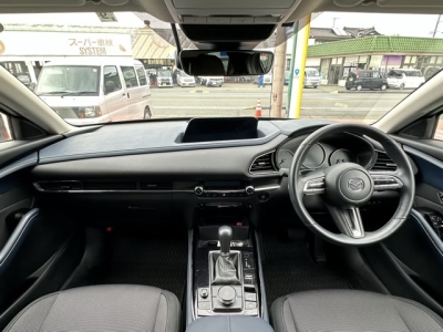 CX-30(マツダ)中古車 後席から見た前席