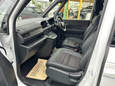 ステップワゴン(ホンダ)登録済未使用車 前席内装