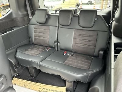 ステップワゴン(ホンダ)登録済未使用車 後席から見た前席