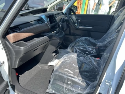 フリード+(ホンダ)登録済未使用車 前席内装