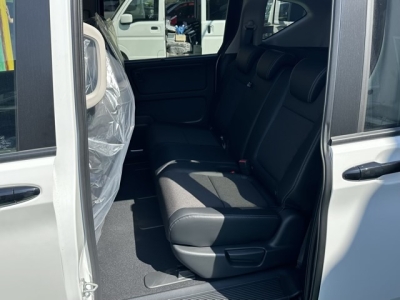 フリード+(ホンダ)登録済未使用車 後席内装