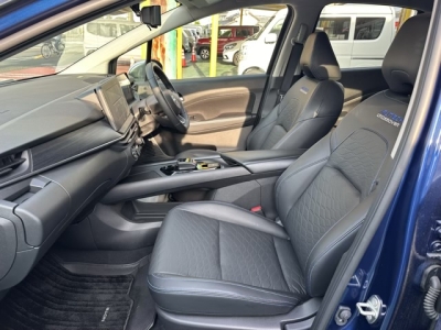 ノート(ニッサン)中古車 前席内装