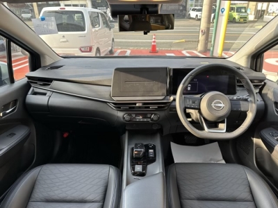ノート(ニッサン)中古車 後席から見た前席