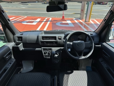 ハイゼットカーゴ(ダイハツ)中古車 後席から見た前席
