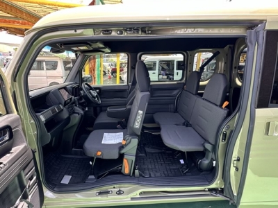 N-VAN(ホンダ)中古車 後席から見た前席