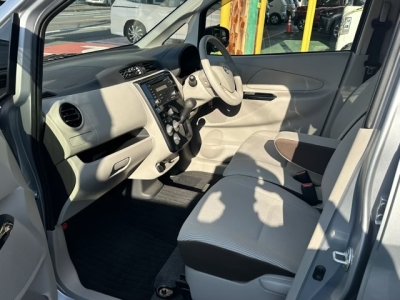 デイズ(ニッサン)中古車 前席内装