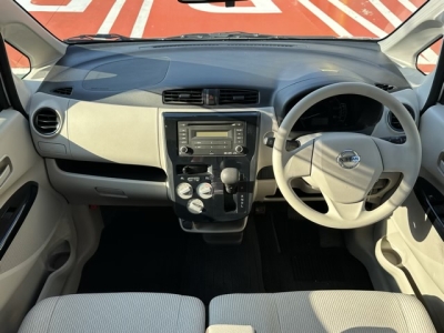 デイズ(ニッサン)中古車 後席から見た前席