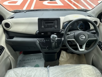 デイズ(ニッサン)届出済未使用車 後席から見た前席