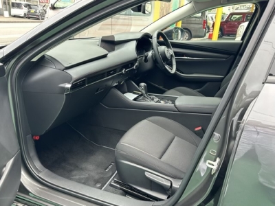 MAZDA3 セダン(マツダ)中古車 前席内装