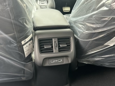 ZR-V (ホンダ)登録済未使用車 後席から見た前席