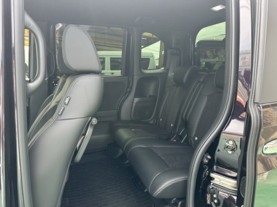 N-BOXカスタム(ホンダ)中古車 後席内装