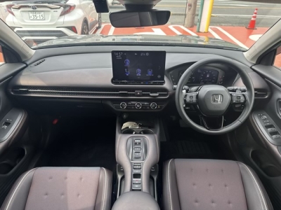 ZR-V(ホンダ)中古車 後席から見た前席