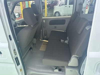 エブリイバンのOEM(スズキ)ディーラ-試乗車 後席内装