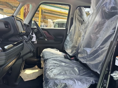 新型スペーシアカスタム(スズキ)届出済未使用車 前席内装
