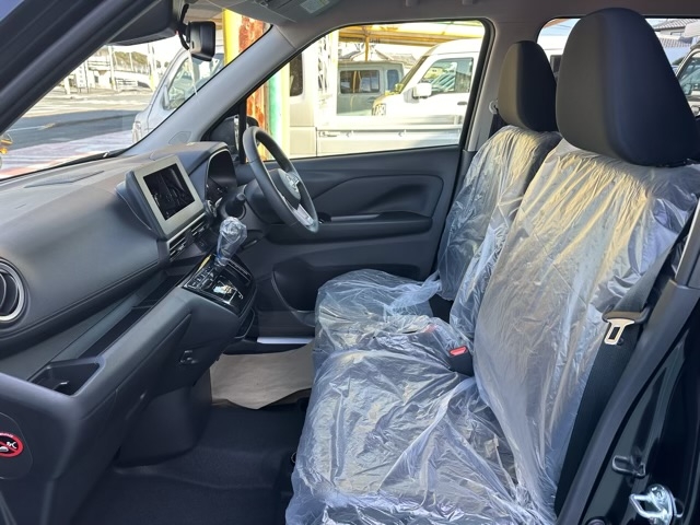 デイズ(ニッサン)新車見本展示有 3