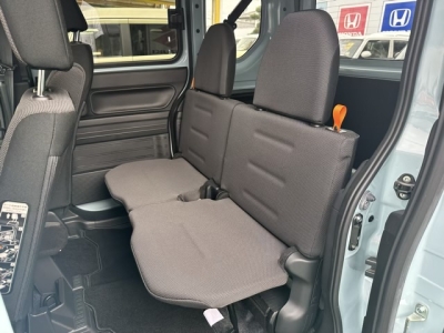 N-VAN(ホンダ)中古車 後席から見た前席
