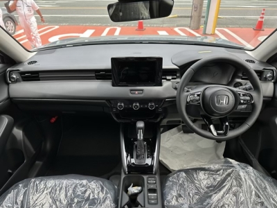 ヴェゼル(ホンダ)登録済未使用車 後席から見た前席