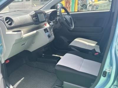 ダイハツミライースのOEM(トヨタ)ディーラ-試乗車 前席内装