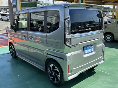 新型フレアワゴン(マツダ)届出済未使用車 後方