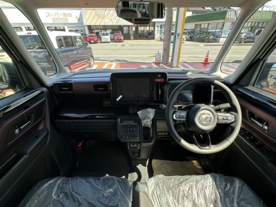 新型フレアワゴン(マツダ)届出済未使用車 後席から見た前席