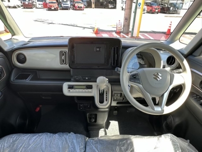 ワゴンＲスマイル(スズキ)届出済未使用車 後席から見た前席