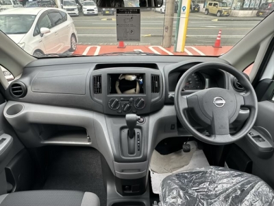 NV200バネットバン(ニッサン)登録済未使用車 後席から見た前席